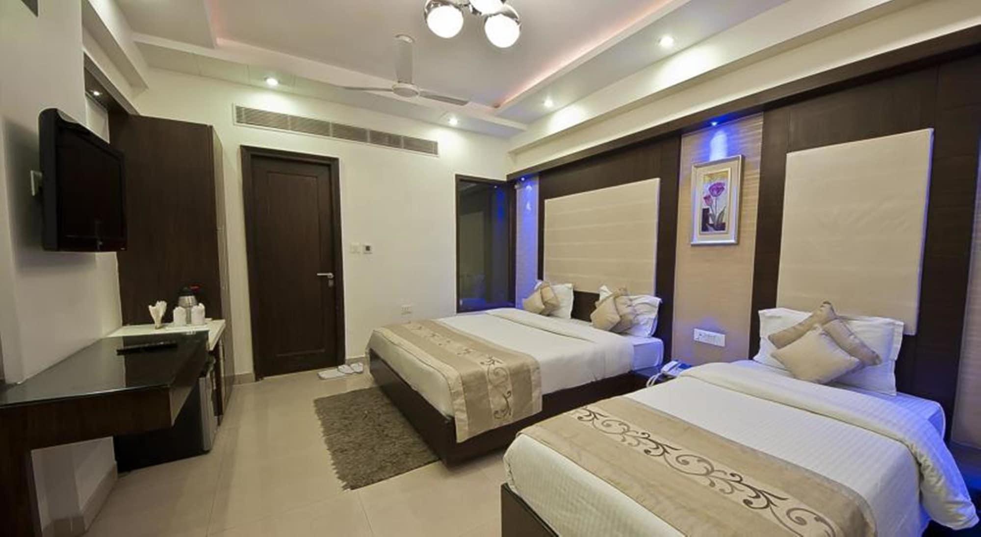 The Pearl Hotel Нью-Дели Экстерьер фото