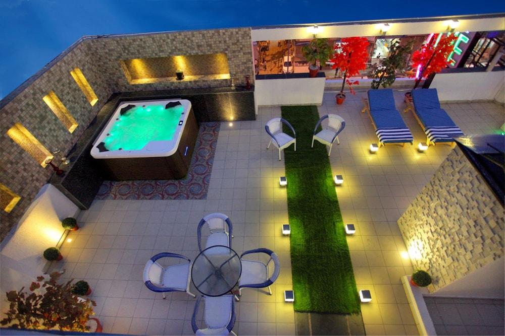 The Pearl Hotel Нью-Дели Экстерьер фото