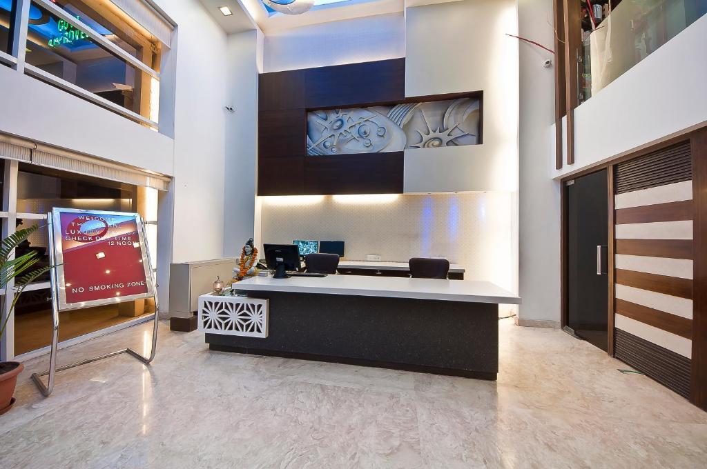 The Pearl Hotel Нью-Дели Экстерьер фото