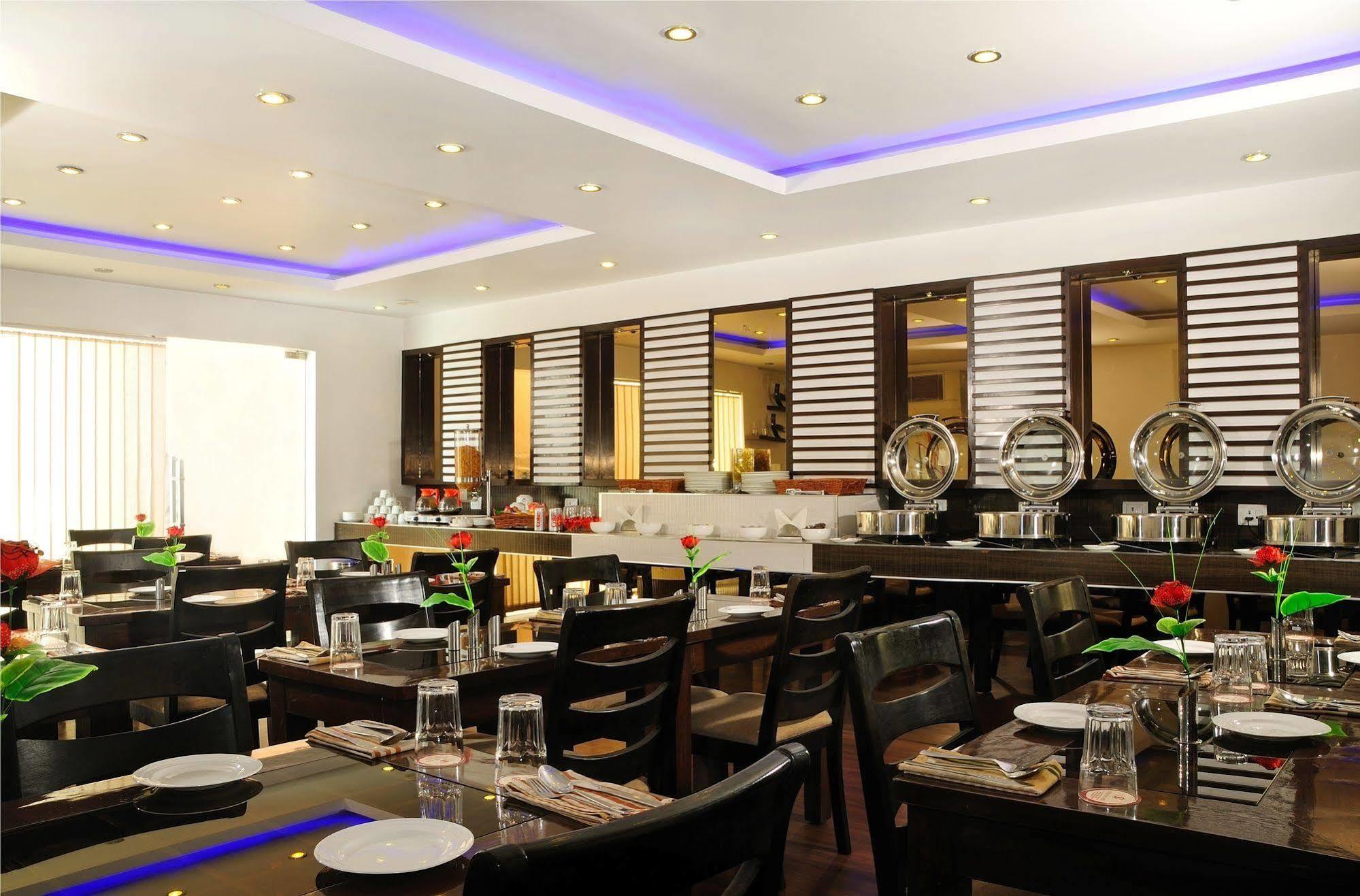 The Pearl Hotel Нью-Дели Экстерьер фото
