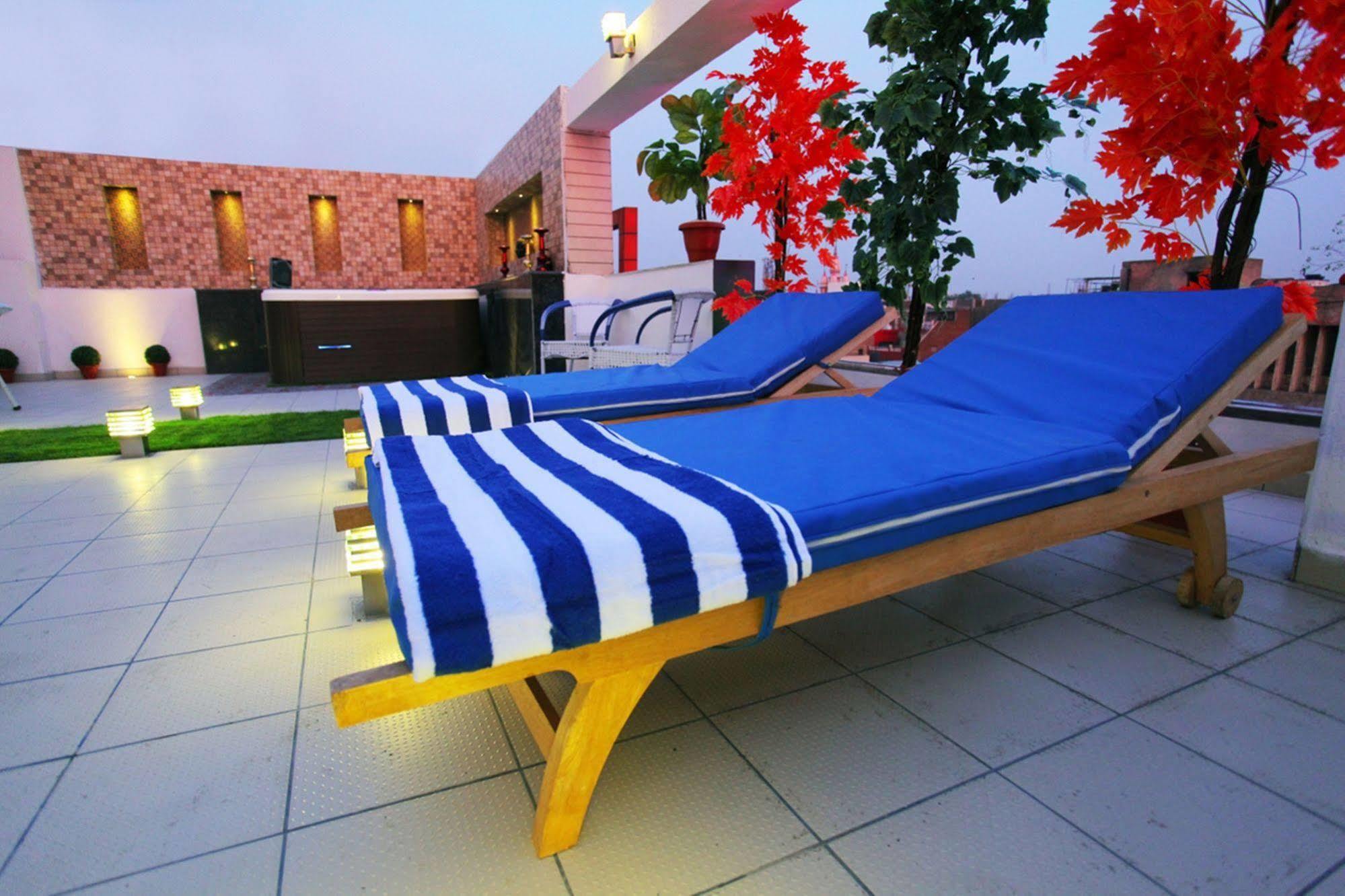The Pearl Hotel Нью-Дели Экстерьер фото