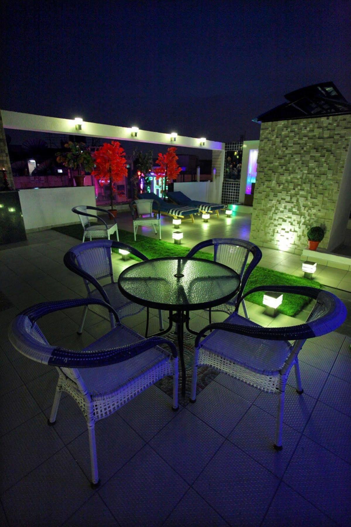 The Pearl Hotel Нью-Дели Экстерьер фото