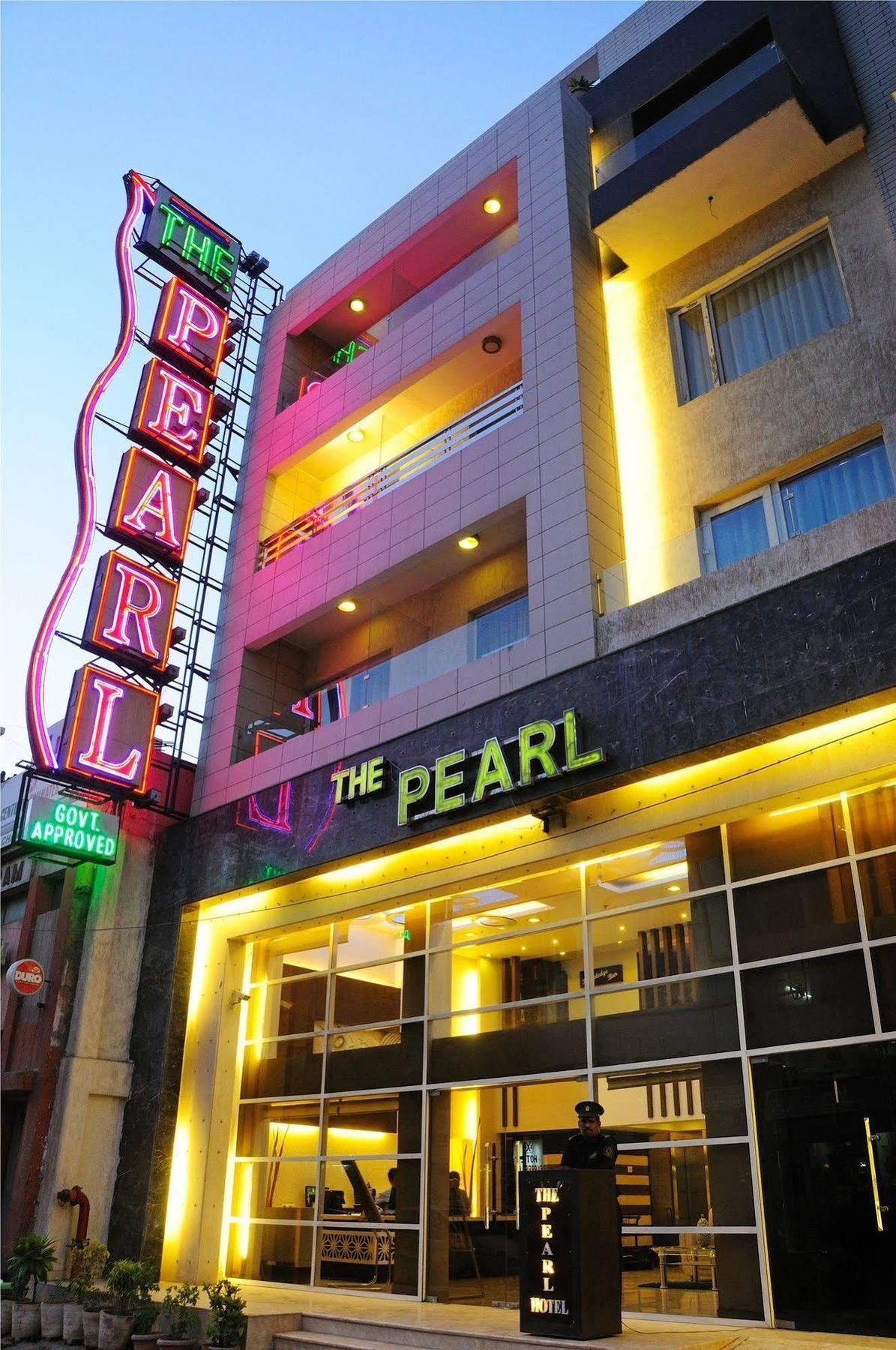 The Pearl Hotel Нью-Дели Экстерьер фото