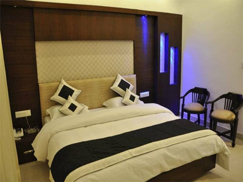 The Pearl Hotel Нью-Дели Экстерьер фото