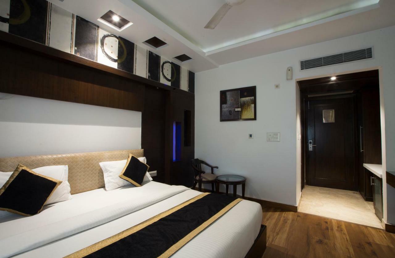 The Pearl Hotel Нью-Дели Экстерьер фото