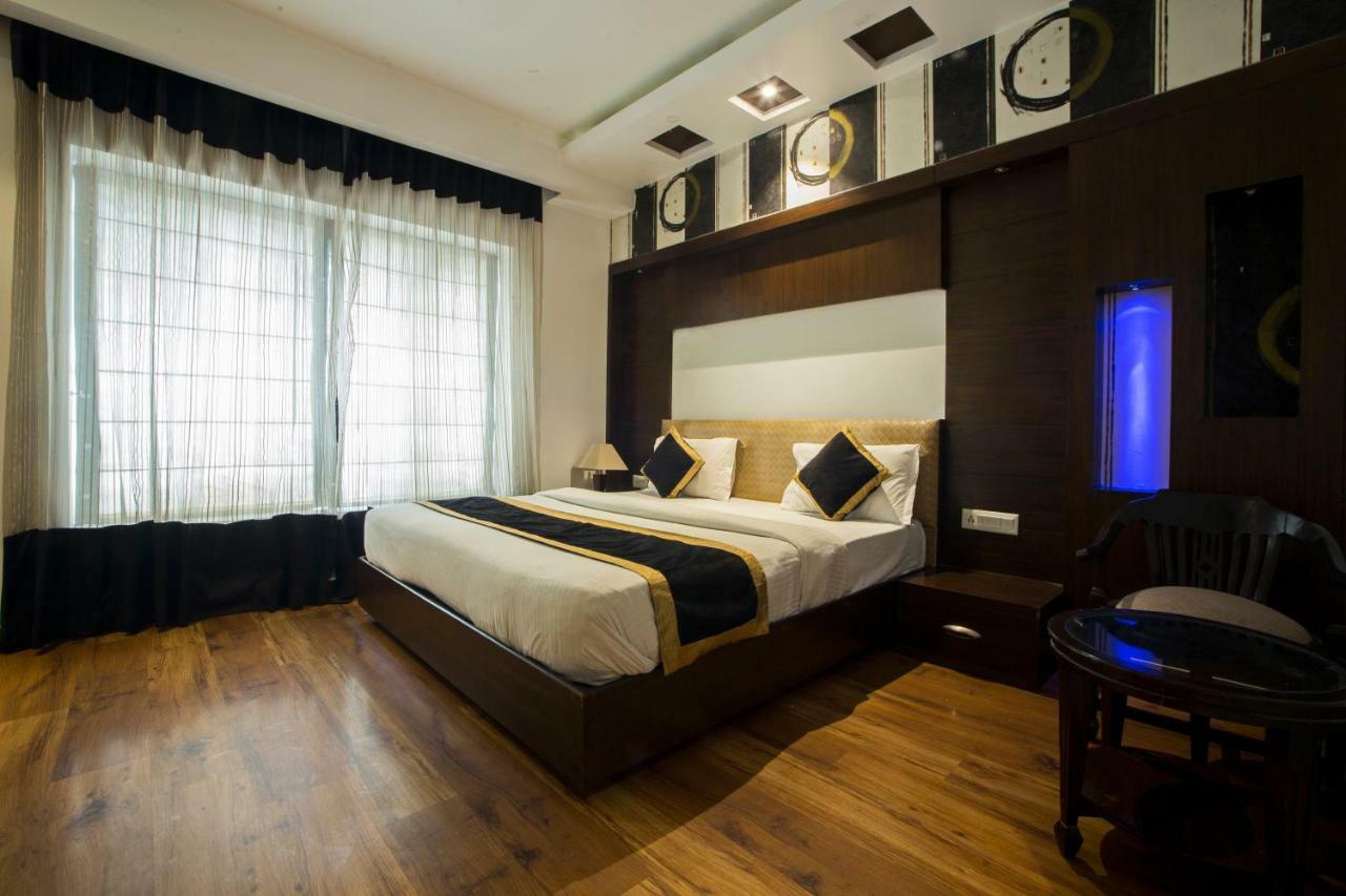 The Pearl Hotel Нью-Дели Экстерьер фото