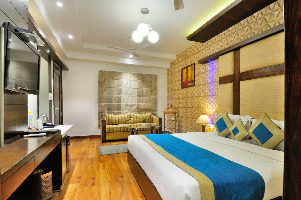 The Pearl Hotel Нью-Дели Экстерьер фото