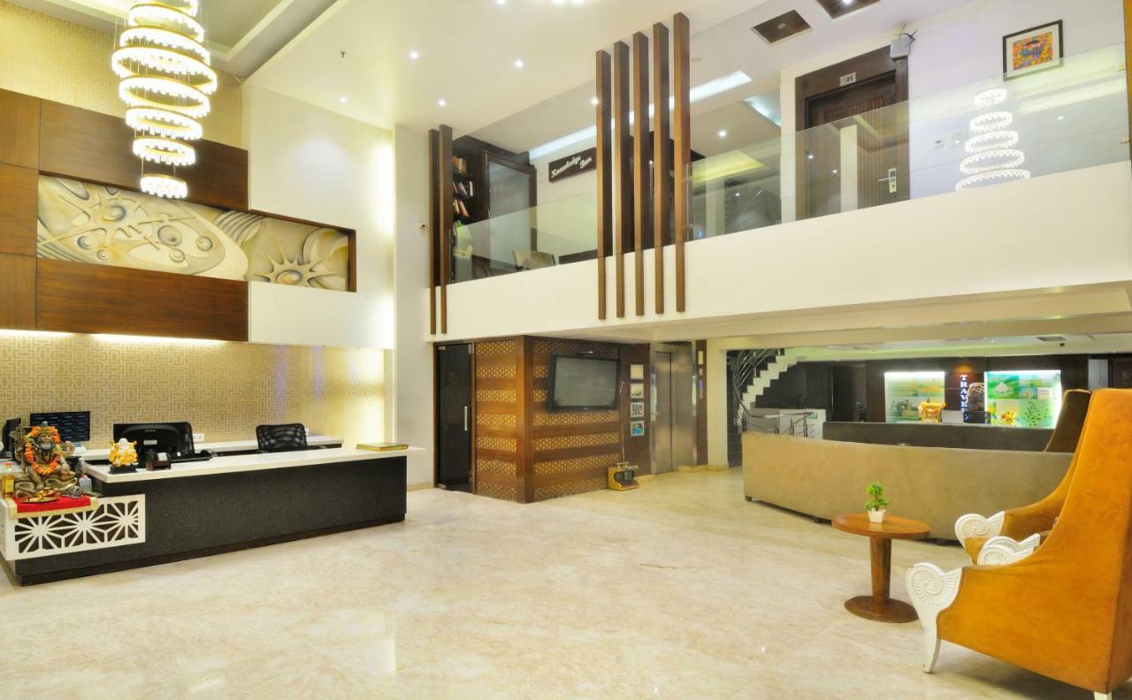 The Pearl Hotel Нью-Дели Экстерьер фото