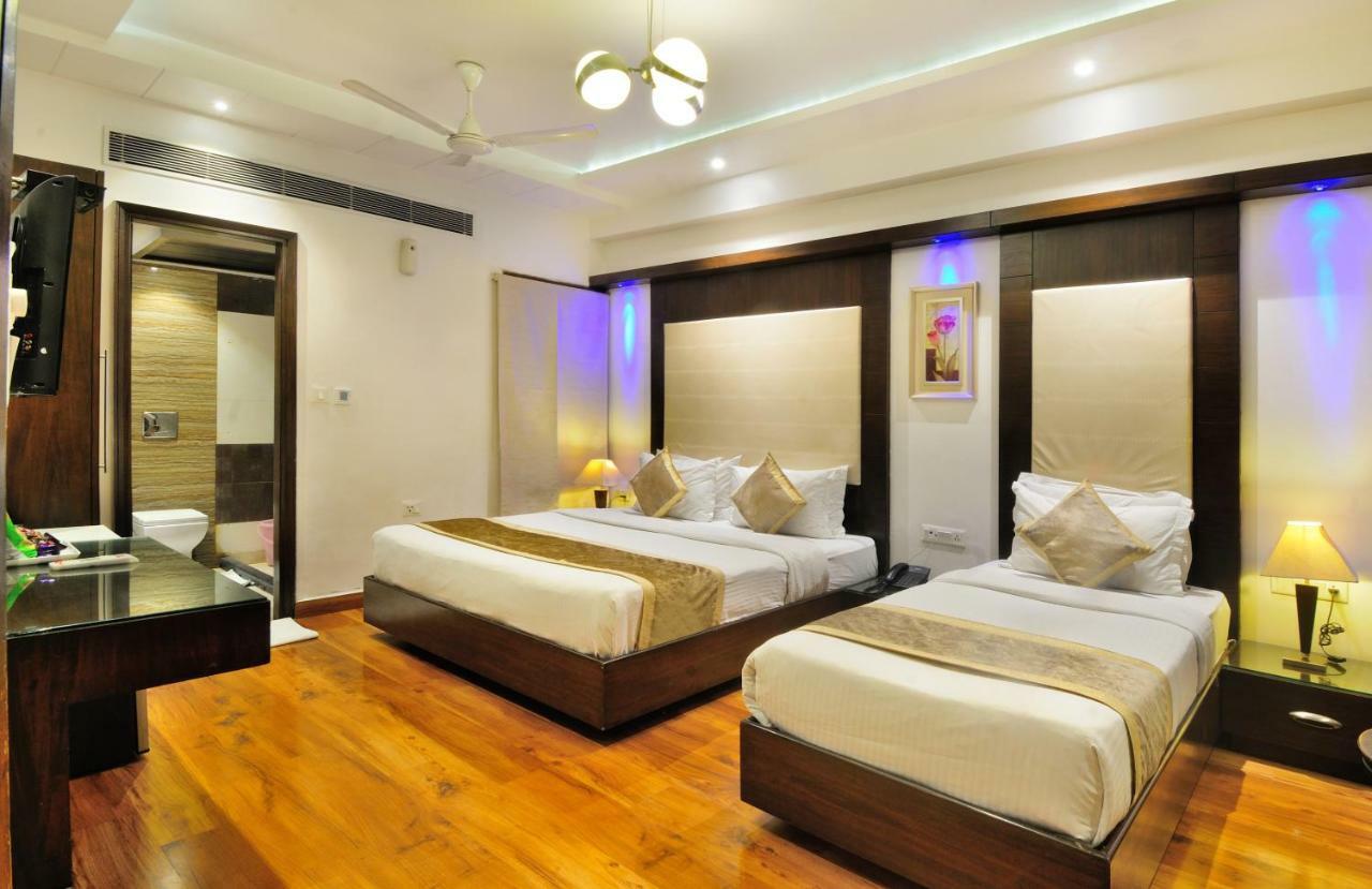 The Pearl Hotel Нью-Дели Экстерьер фото