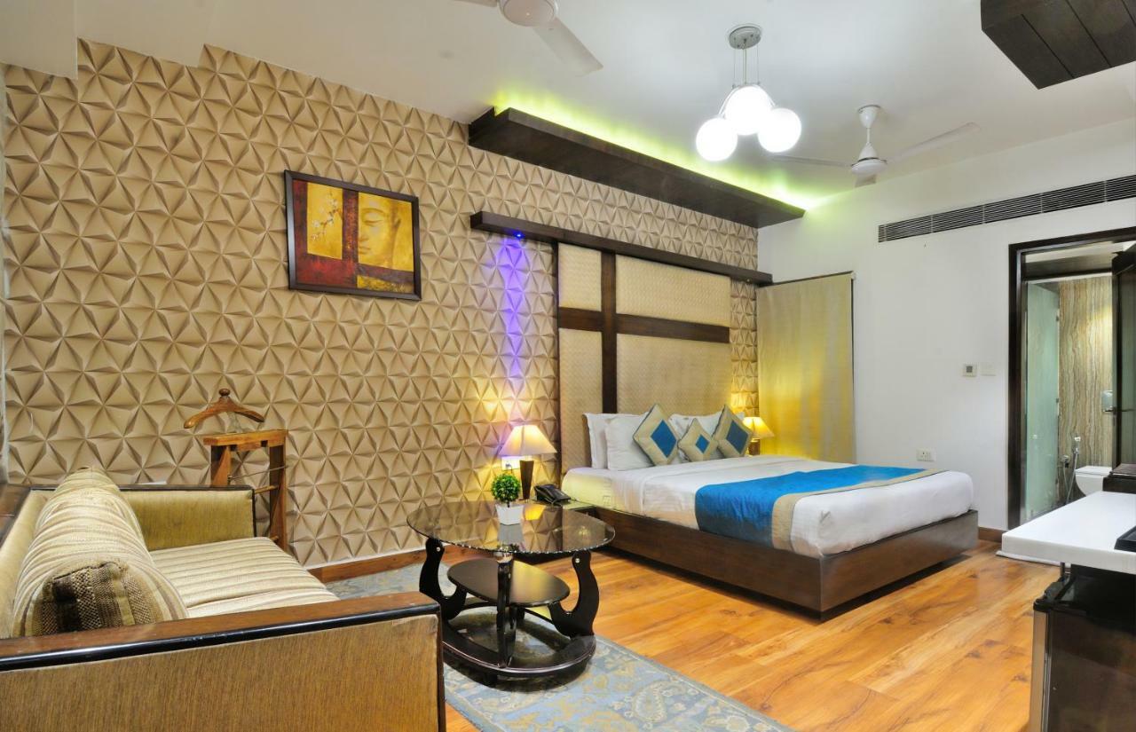 The Pearl Hotel Нью-Дели Экстерьер фото