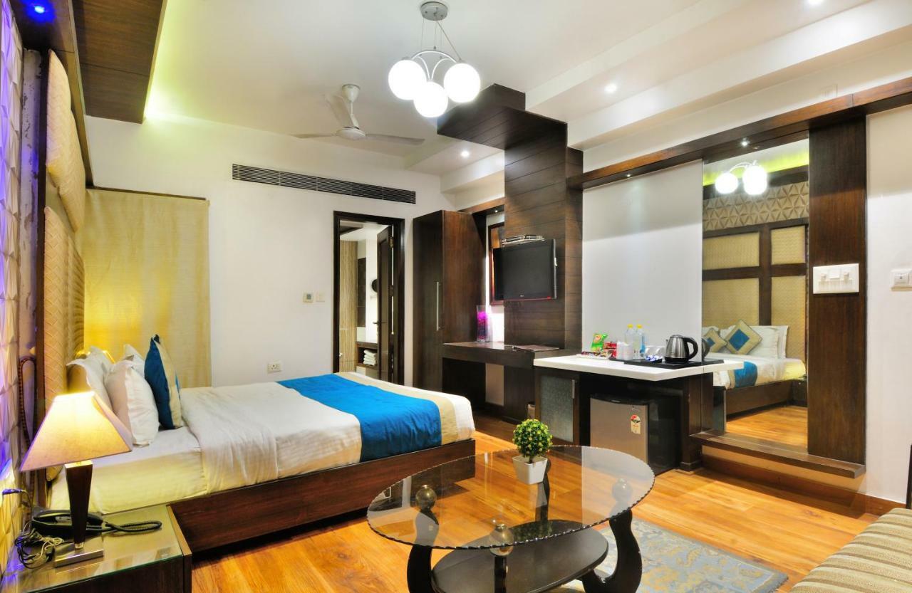 The Pearl Hotel Нью-Дели Экстерьер фото