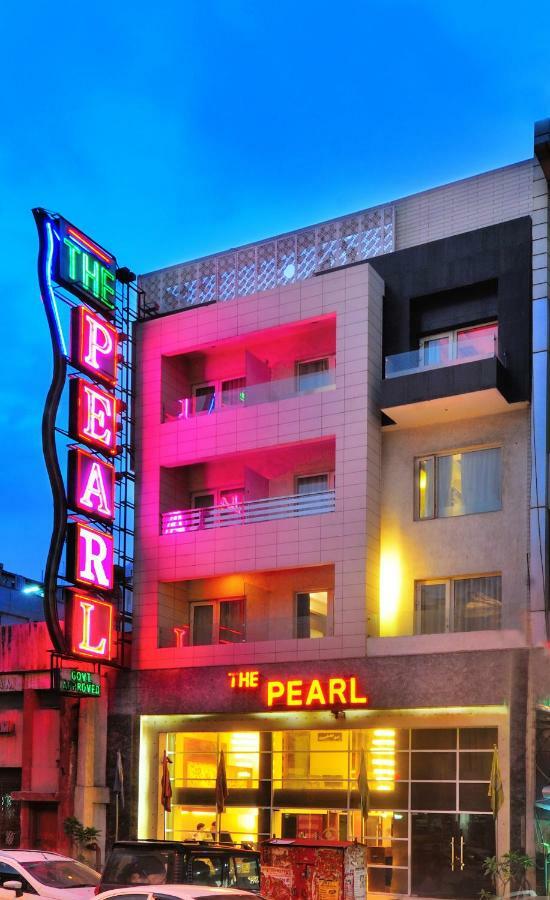 The Pearl Hotel Нью-Дели Экстерьер фото
